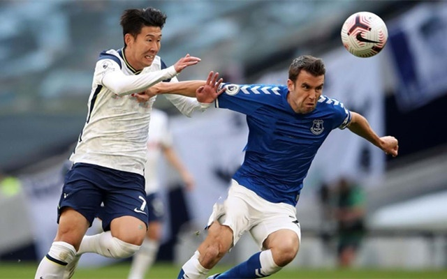 包含转会期欧超杯焦点战；菲尼克斯太阳状态回暖；球迷炸锅；数据趋势出现新变化的词条